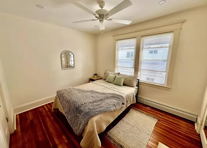 Modern Apartment - 3 Bedrooms, 2 Bathrooms